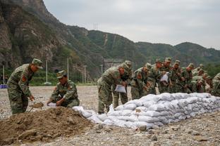 波波谈失利：鹈鹕手感火热 我们连把球扔进大海里都做不到